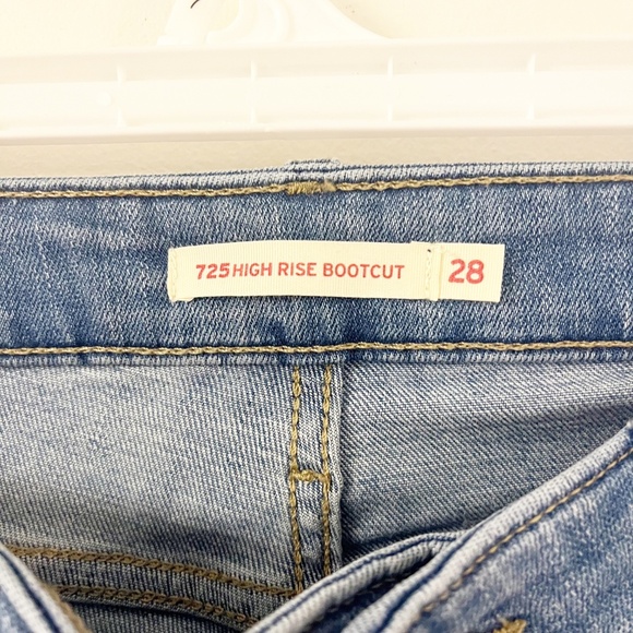 Levi's Women's 725 High Rise Bootcut Jeans 28 light wash - Picture 7 of 11